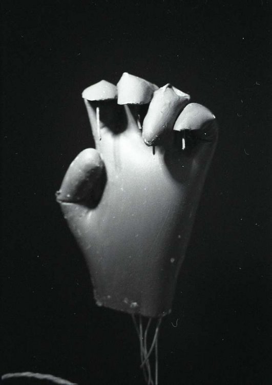 gypsum hand with closing fingers